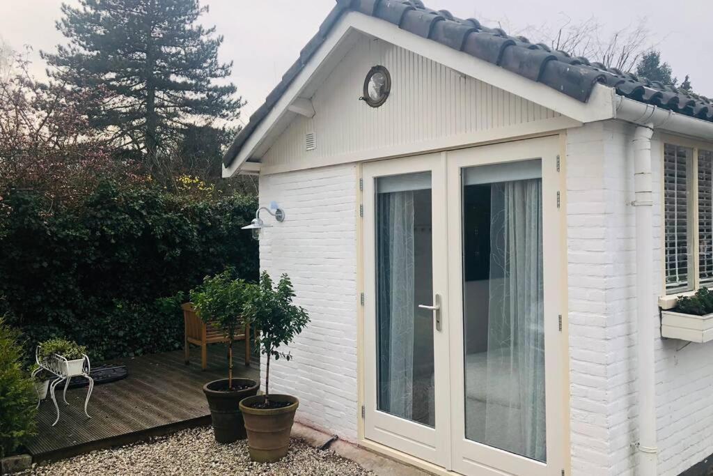 Tiny House In Tuin Van De Statige Villa Mariahof Dordrecht Eksteriør billede