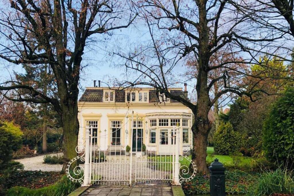 Tiny House In Tuin Van De Statige Villa Mariahof Dordrecht Eksteriør billede