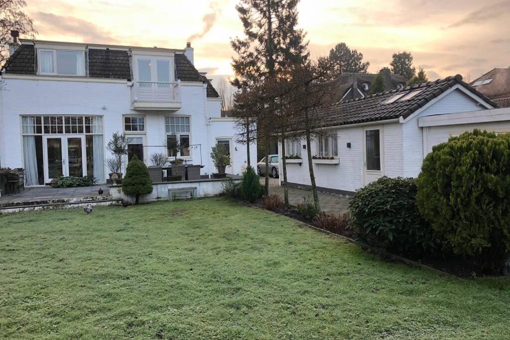 Tiny House In Tuin Van De Statige Villa Mariahof Dordrecht Eksteriør billede